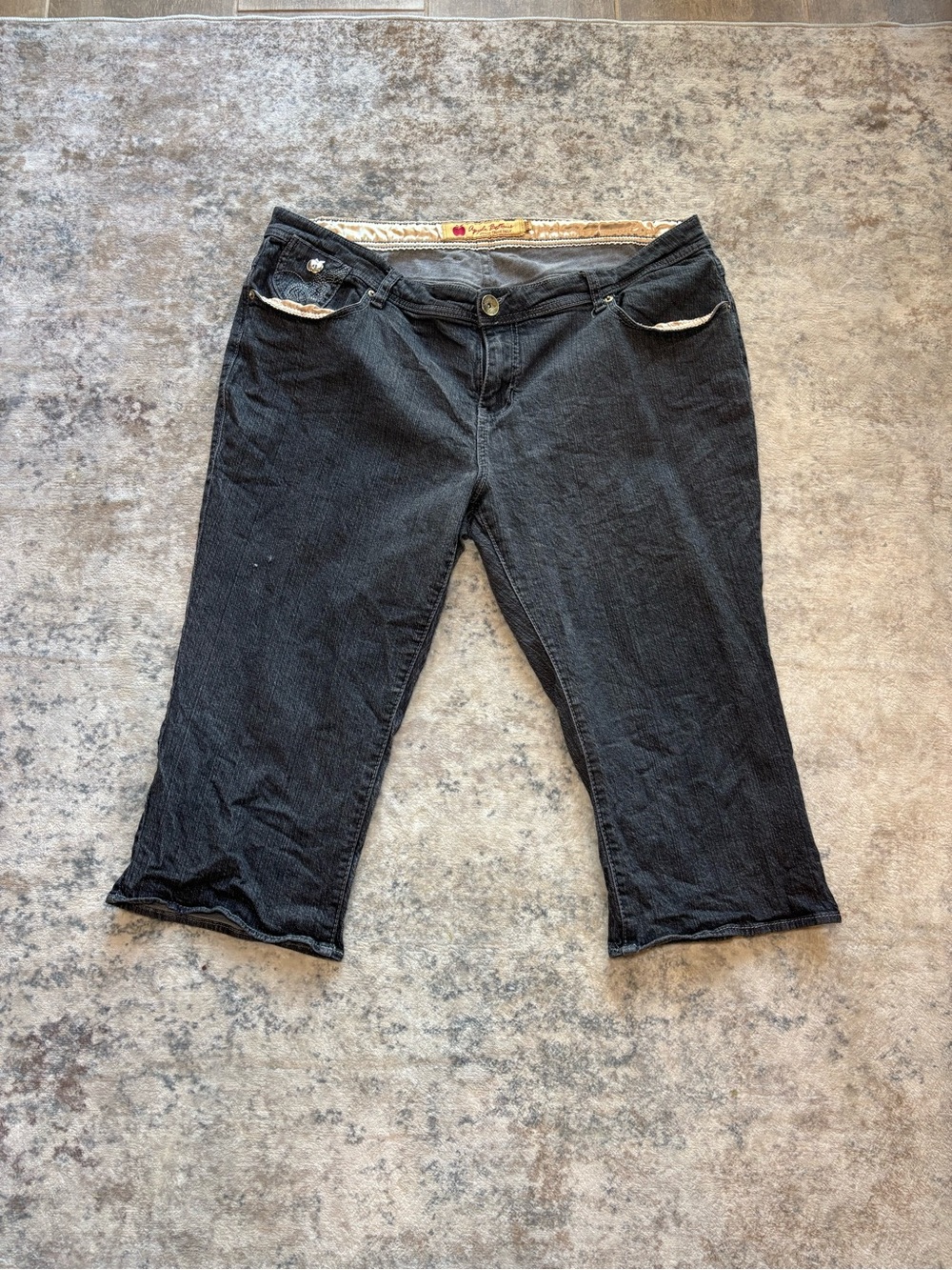 Vintage Apple Bottoms Embroidered Grey Denim Capri Jeans